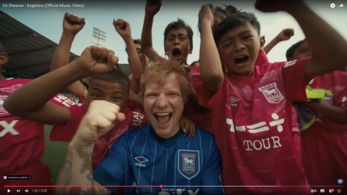 Video: Ed Sheeran torna con ‘Sapphire’. Il 14 ...